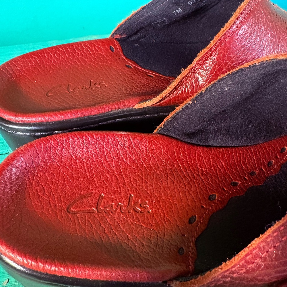 Clarks Vibrant Red Leather Clogs - Picture 4 of 11